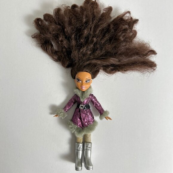 Bratz Wintertime Collection Yasmin Doll Original Outfit & Shoes - Picture 3 of 11